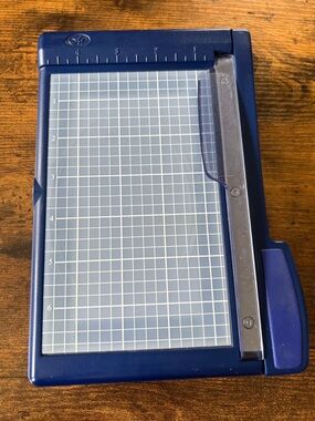 CREATIVE MEMORIES PHOTO  Trimmer / Guillotine with Grid Cutting Mat - used